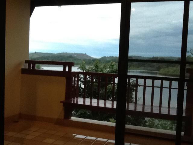 526672_4581435908228_1345601850_n